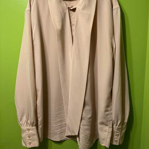 Elegant dress shirt with bow - Picture 2 of 4